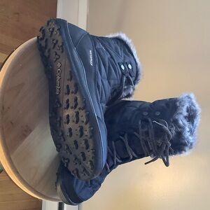 Columbia Black Shorty Snow Boots with Faux Fur